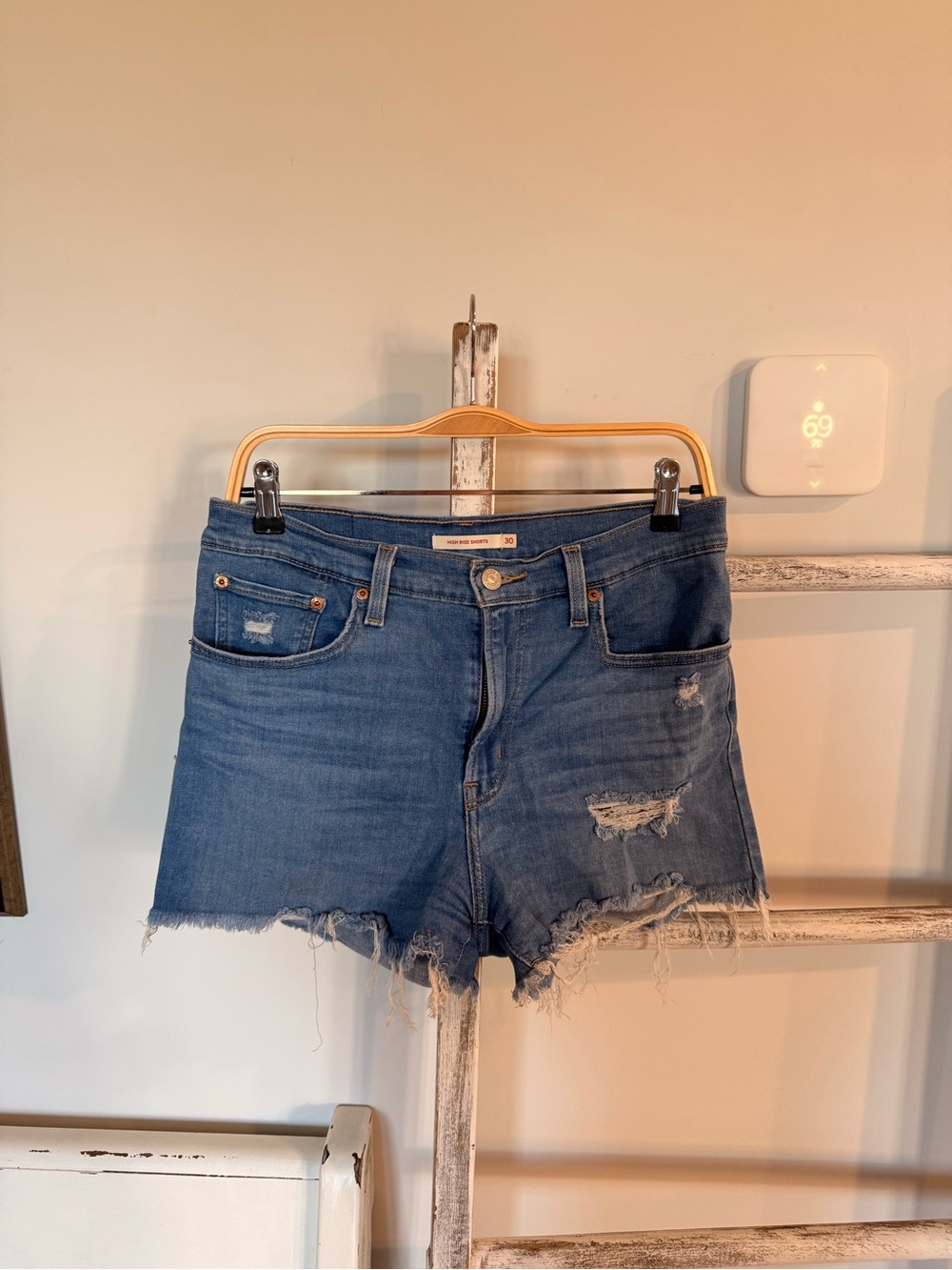 Levis High Rise Cutoff Style Jean Shorts in Blue Size 30 Pre Owned Stretch EUC